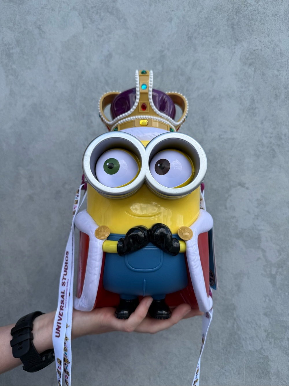 King Minion UNIVERSAL STUDIOS  Park exclusive POPCORN BICKET  PRE OWNED